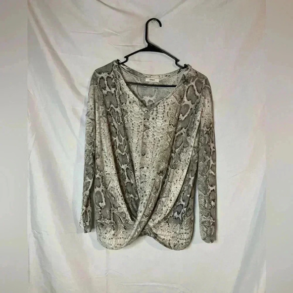 Cherish Tops - Cherish long sleeve ‎ to with snakeskin design